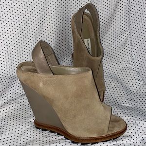 CAMILLA SKOVGAARD suede wedge sling back sandals 39 US size 8 Retail $795